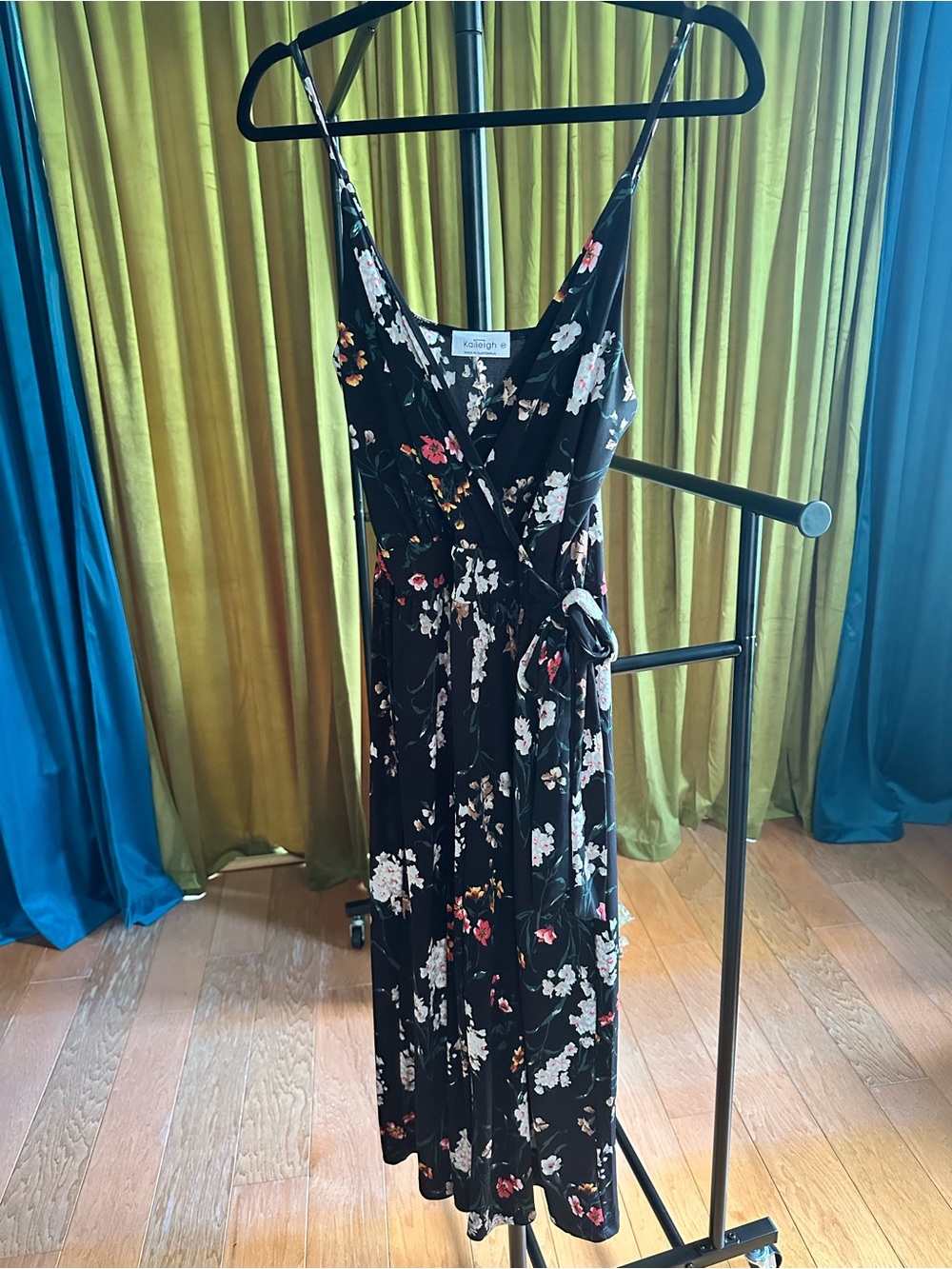 Kaileigh Black Floral Wrap Jumpsuit Medium Petite Tie Waist Sleeveless StitchFix